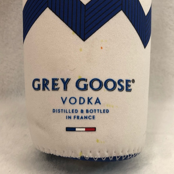 Grey Goose Vodka 14” Coozi Keep Cold Zip Up Liquor Bottle Holder Blue & White. - Picture 5 of 11